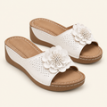 Carrera Flora · Blanco · fondo crema