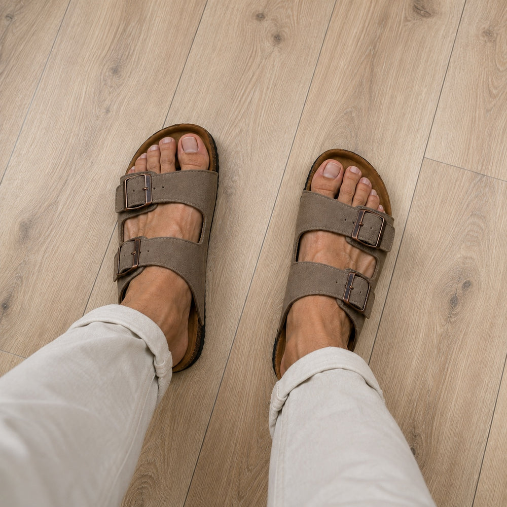 Carrera Sahara puesta, vista superior sobre parquet de madera clara
