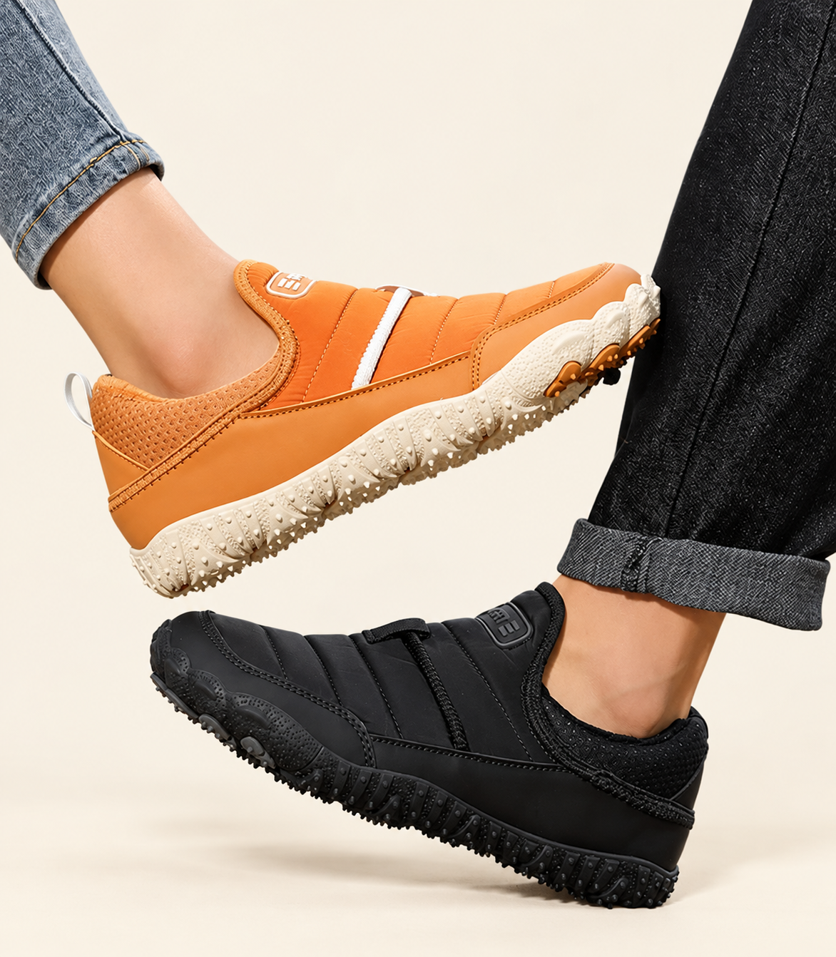 Carrera Sendero caramelo y negro en uso, escena ilustrativa con fondo crema