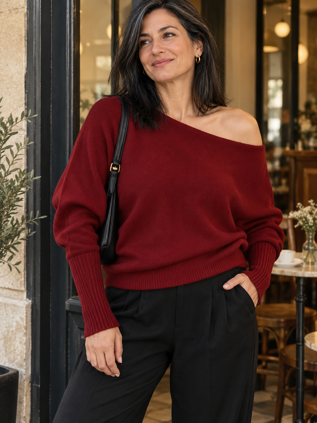 Modelo curvilínea con suéter Carrera Serena™ borgoña